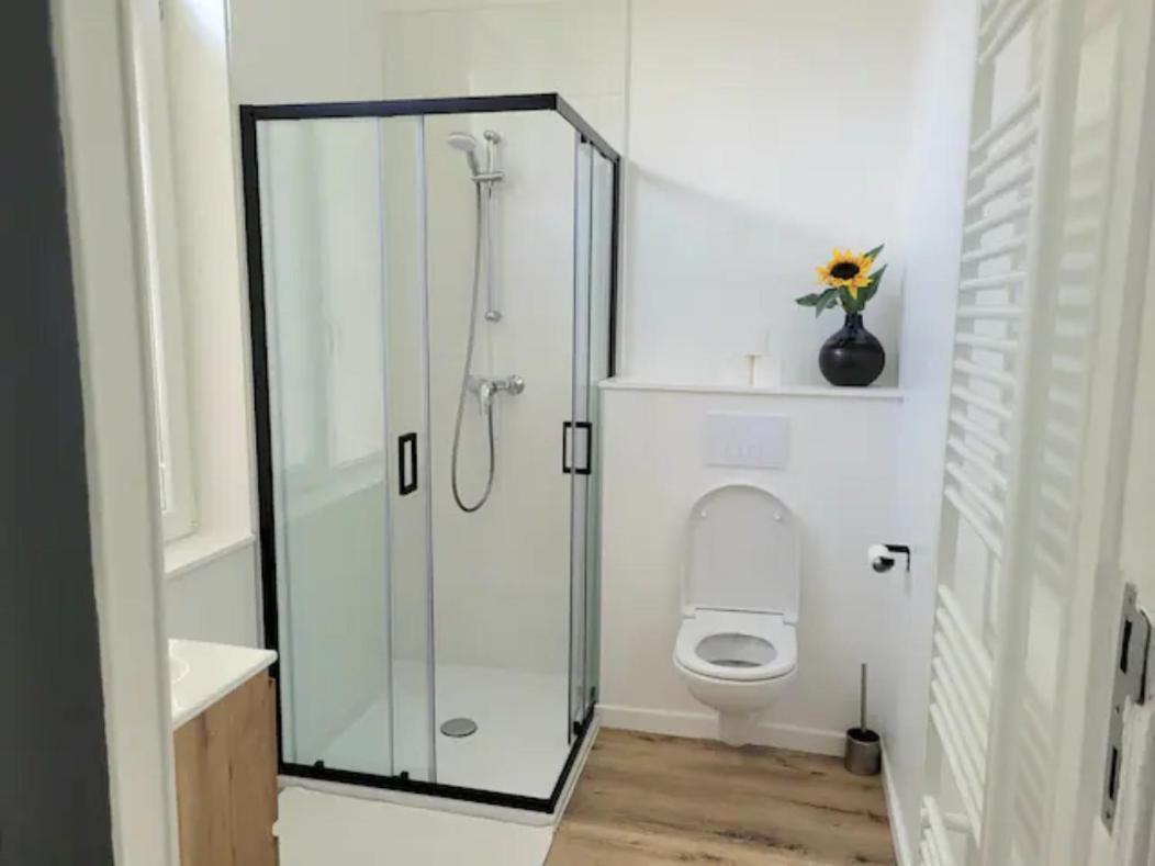 Brand New Iris Room With Private Bathroom And Balcony Brussels Exterior photo